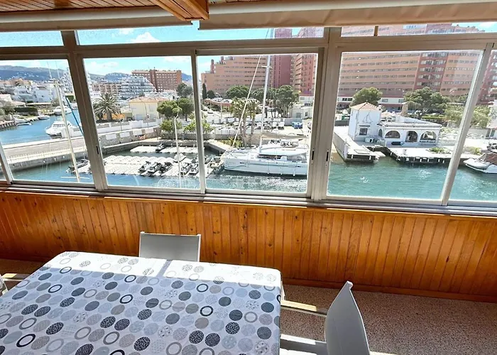 Cap Llarg アパート