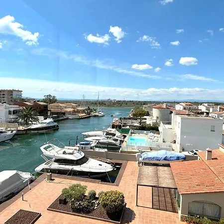 Cap Llarg Apartment *